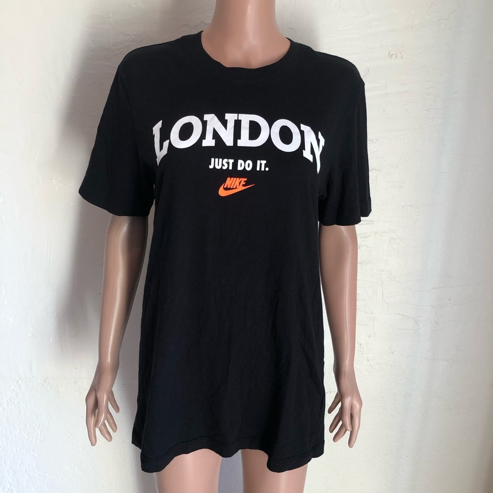 Nike Black T-Shirt Activewear Women’s Size M Short Sleeves Graphic Print LONDON